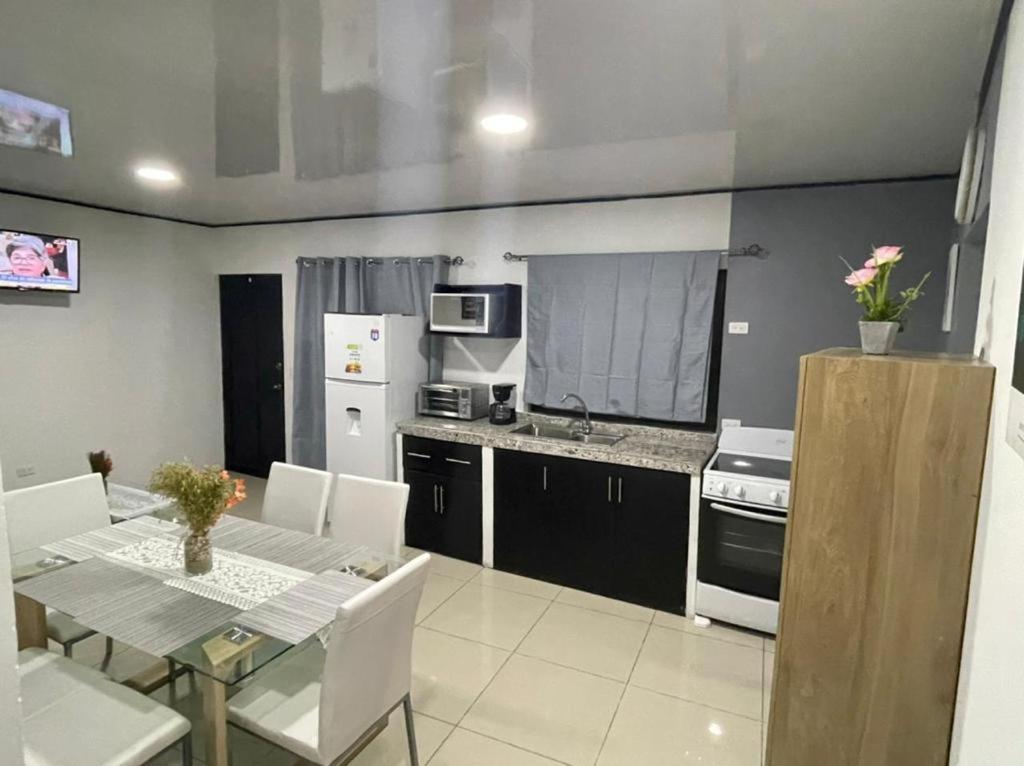 Apartamentos Cielo #1, Airport Juan Santamaria Alajuela ภายนอก รูปภาพ