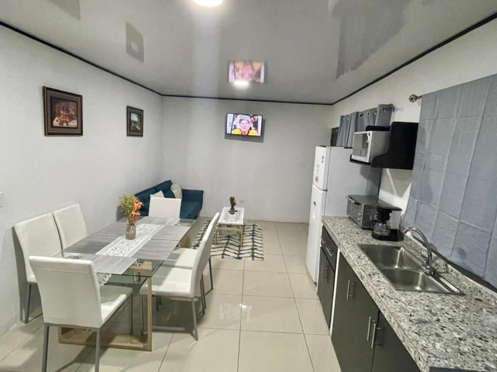 Apartamentos Cielo #1, Airport Juan Santamaria Alajuela ภายนอก รูปภาพ
